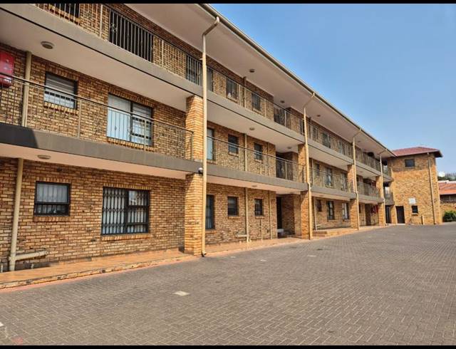 2 BEDROOM TOWNHOUSE FOR SALE IN NEW REDRUTH